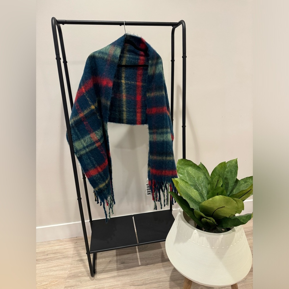 NEVERWORN - Urban Outfitters Wool Wrap Scarf